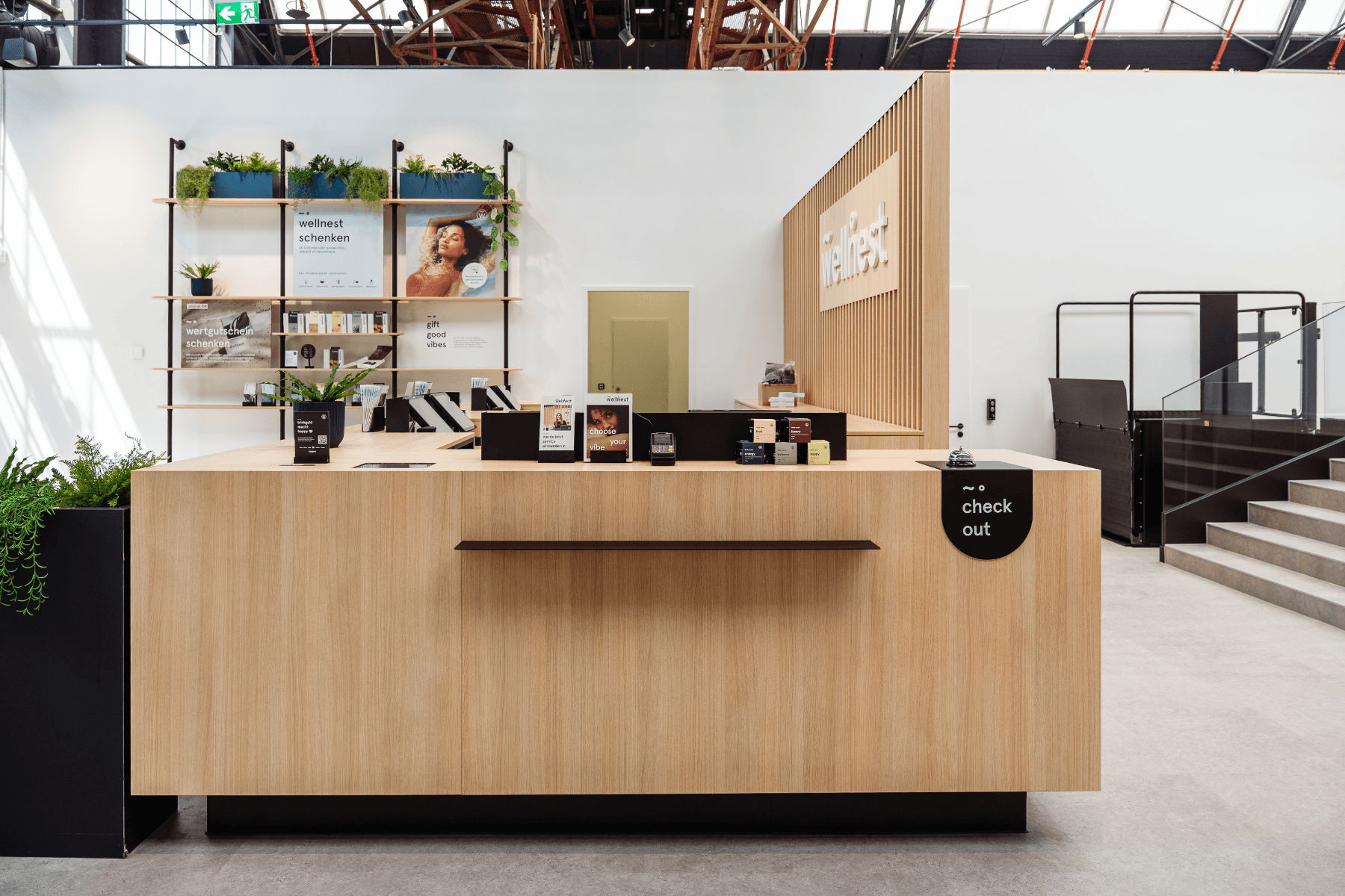 duesseldorf-frontdesk.png